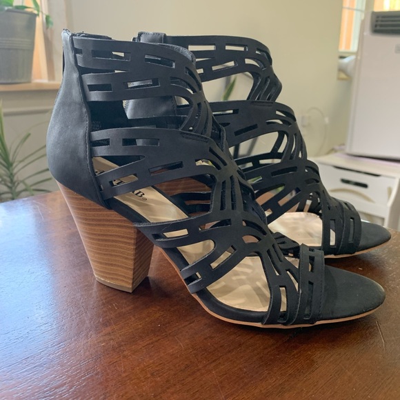 Women’s size 8.5 pumps - Picture 2 of 6